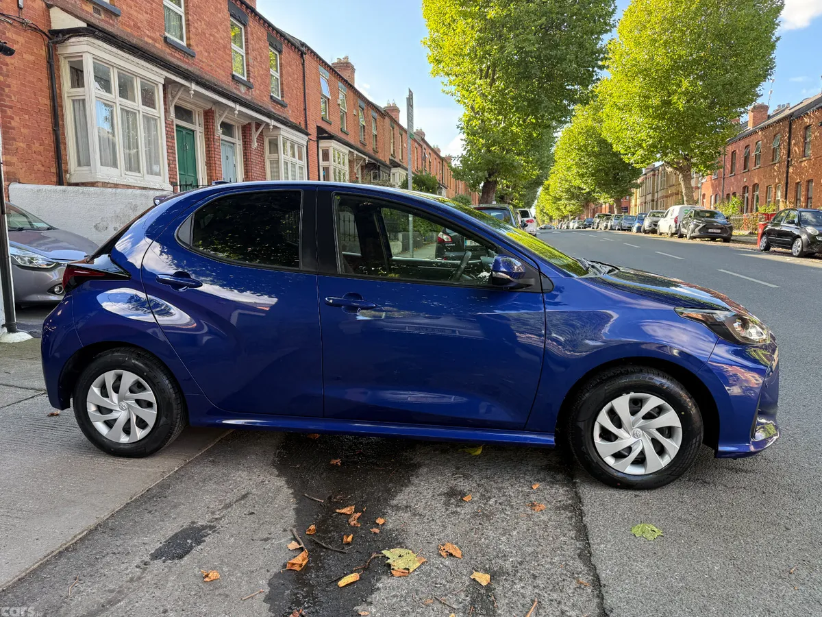 Toyota Yaris Hatchback, Petrol Hybrid, 2022, Blue
