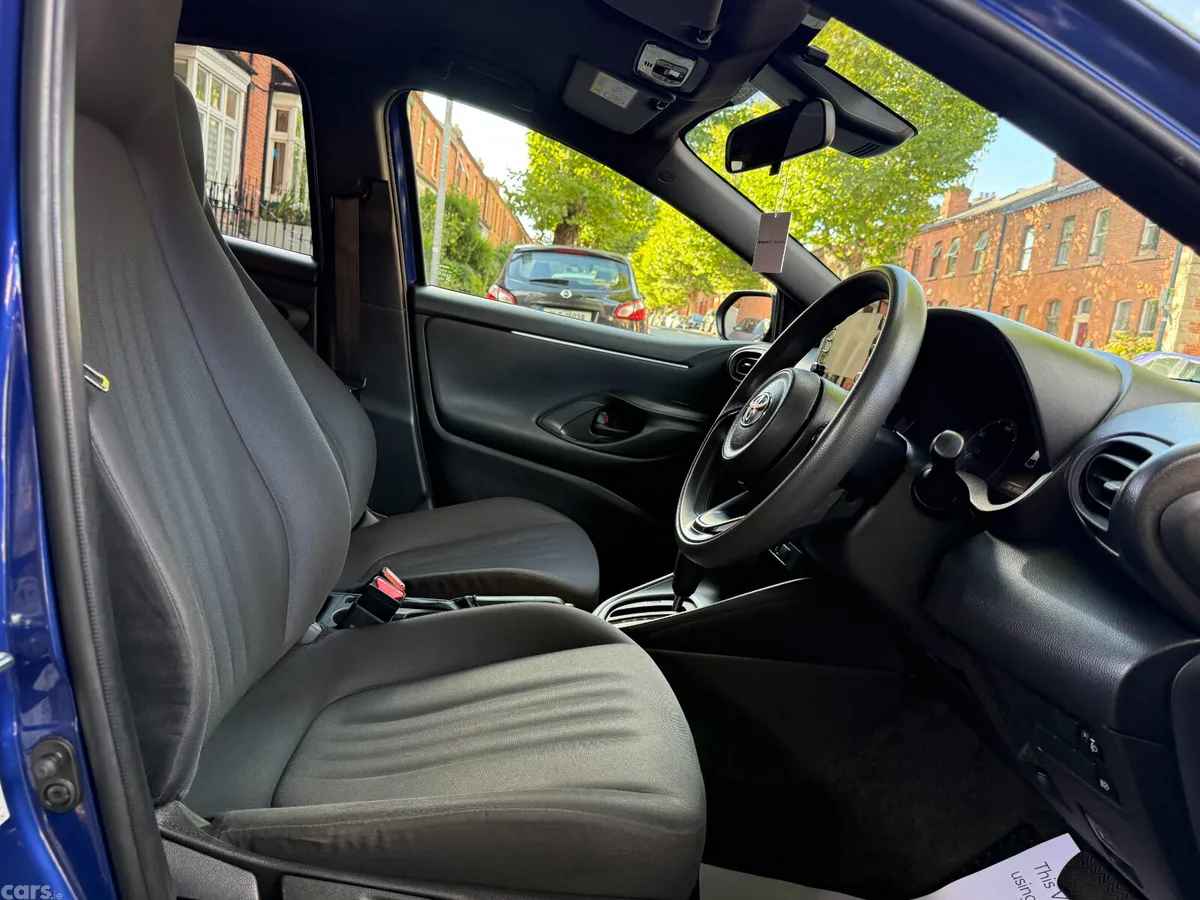 Toyota Yaris Hatchback, Petrol Hybrid, 2022, Blue