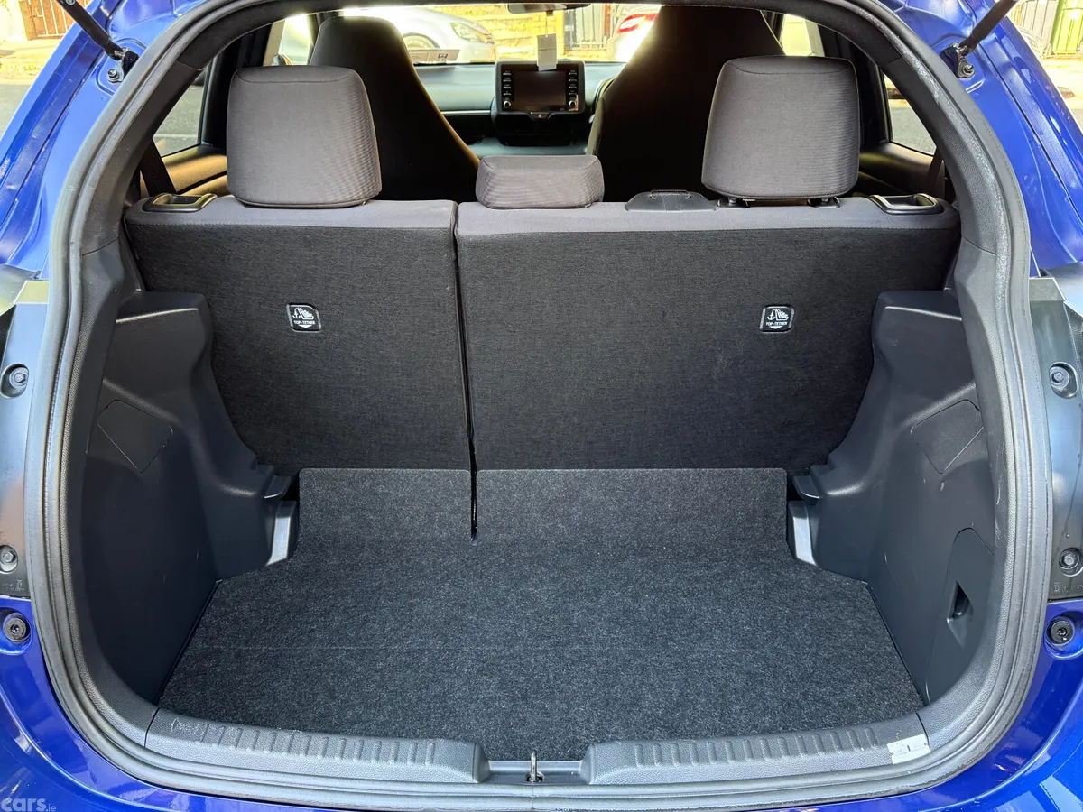 Toyota Yaris Hatchback, Petrol Hybrid, 2022, Blue