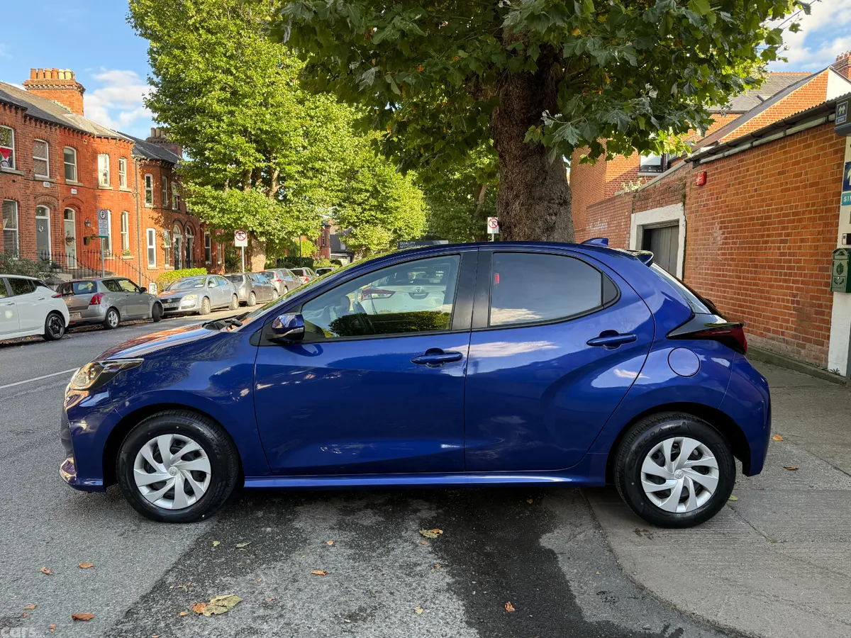 Toyota Yaris Hatchback, Petrol Hybrid, 2022, Blue