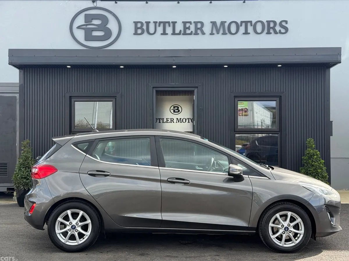Ford Fiesta Hatchback, Petrol, 2018, Grey