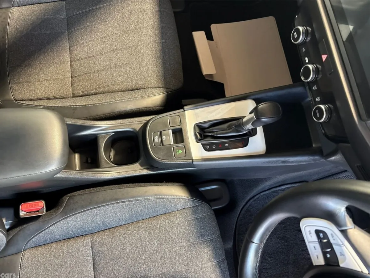 Honda Fit Hatchback, Petrol Hybrid, 2022, White