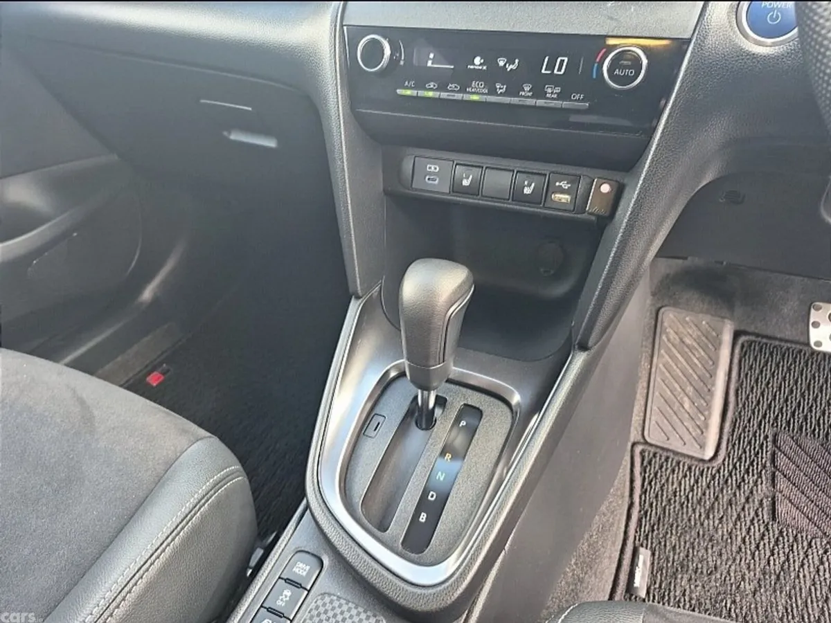 Toyota Yaris Cross SUV, Petrol Hybrid, 2023, White