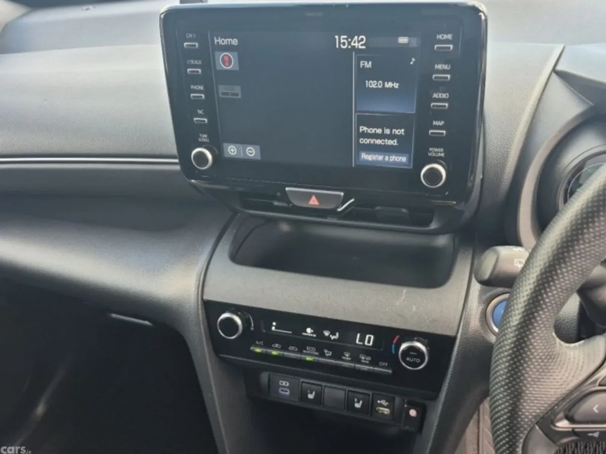 Toyota Yaris Cross SUV, Petrol Hybrid, 2023, White