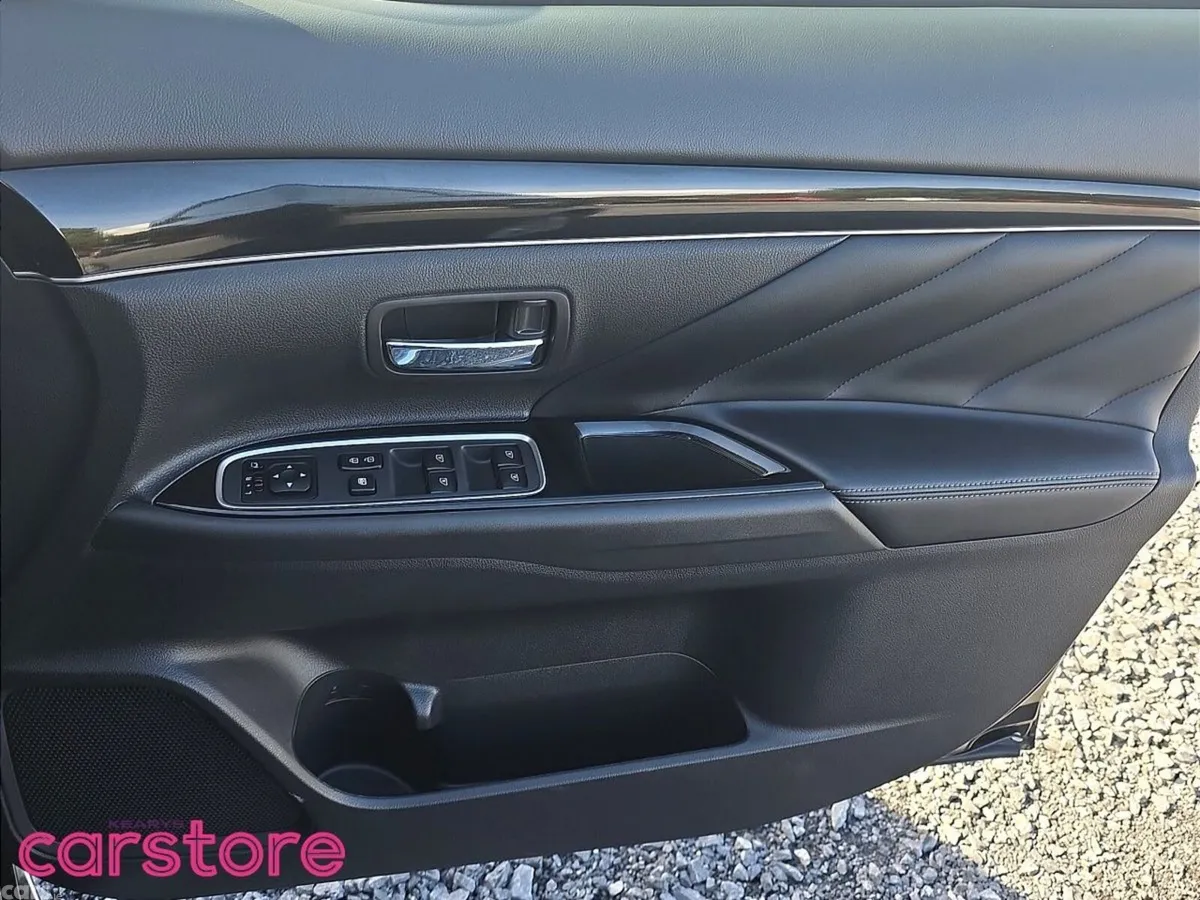 Mitsubishi Outlander SUV, Petrol Plug-in Hybrid, 2019, Black