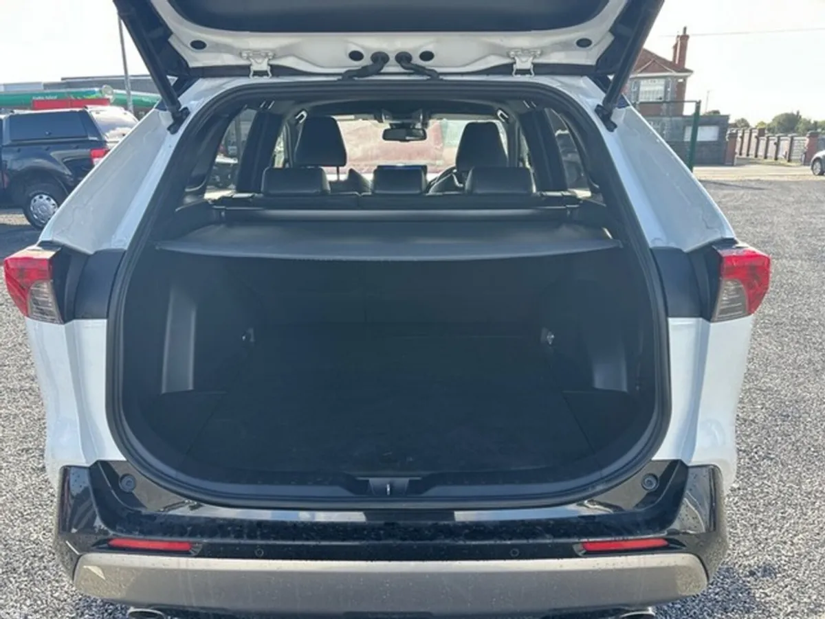Toyota RAV4 SUV, Petrol Hybrid, 2023, White