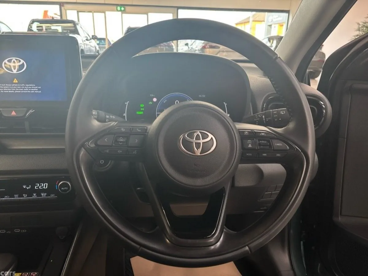 Toyota Yaris Hatchback, Petrol Hybrid, 2026, Green