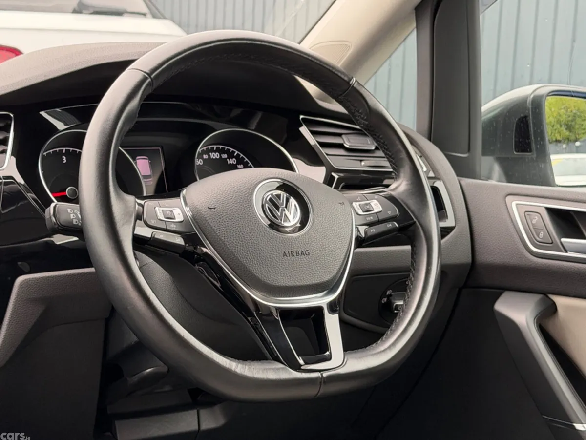 Volkswagen Touran MPV, Diesel, 2020, Grey