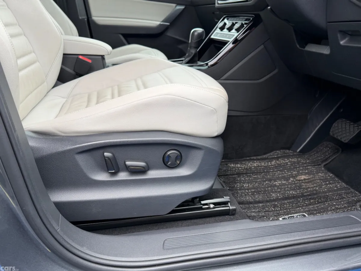 Volkswagen Touran MPV, Diesel, 2020, Grey