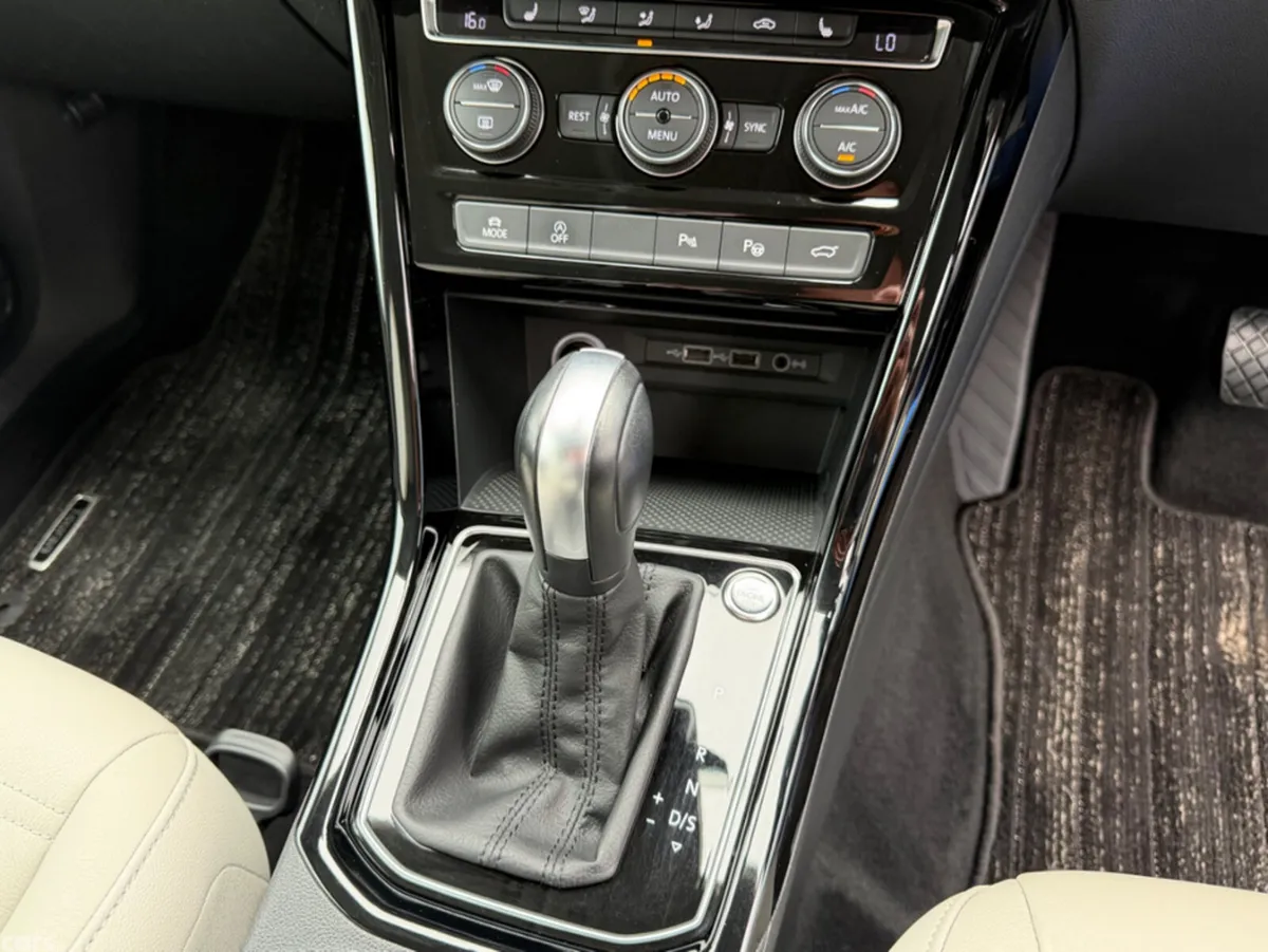 Volkswagen Touran MPV, Diesel, 2020, Grey