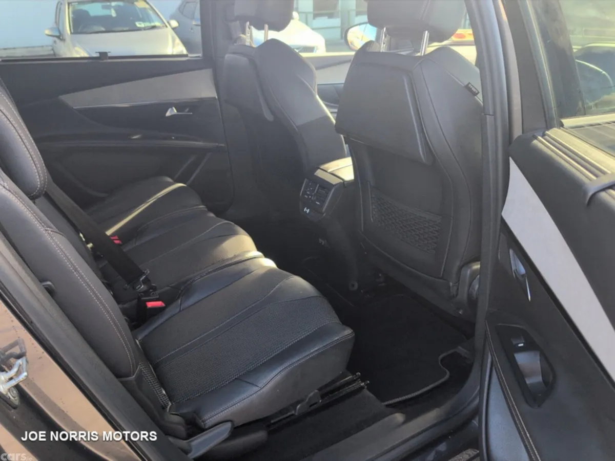 Peugeot 5008 MPV, Petrol Hybrid, 2024, Grey