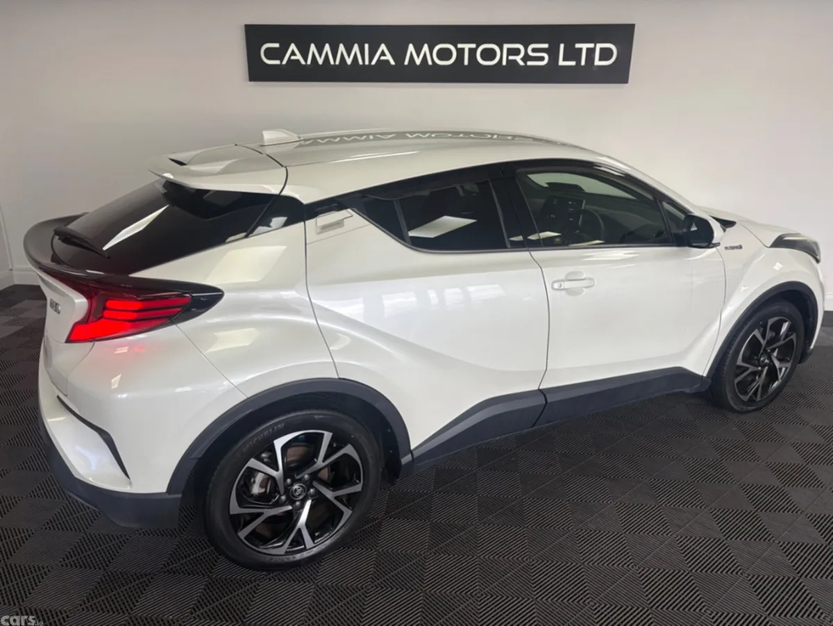 Toyota C-HR SUV, Petrol Hybrid, 2020, White