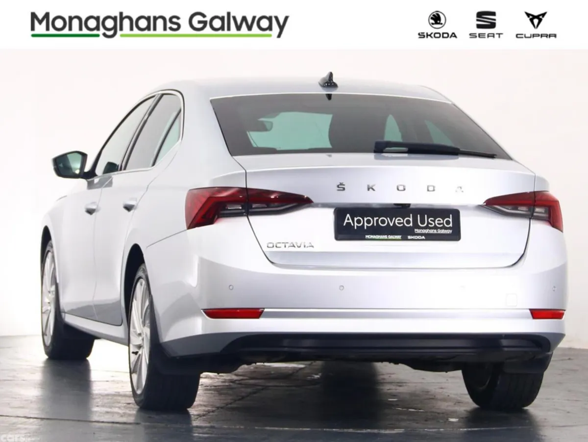 Skoda Octavia Hatchback, Diesel, 2022, Grey