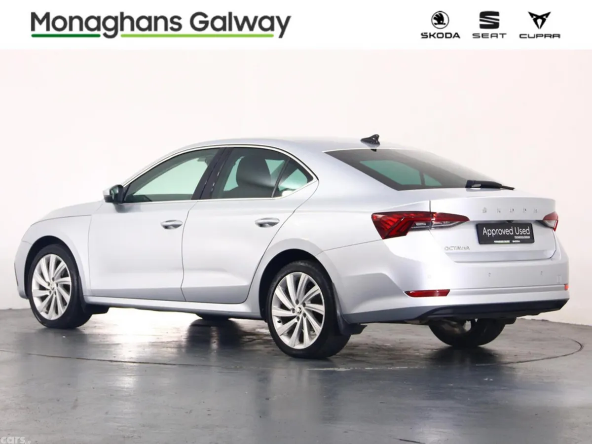 Skoda Octavia Hatchback, Diesel, 2022, Grey