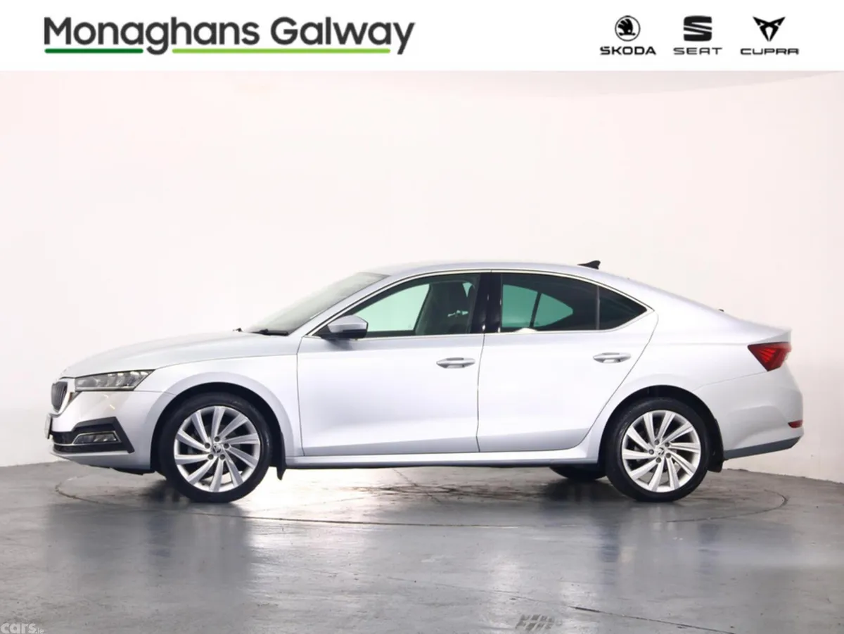 Skoda Octavia Hatchback, Diesel, 2022, Grey