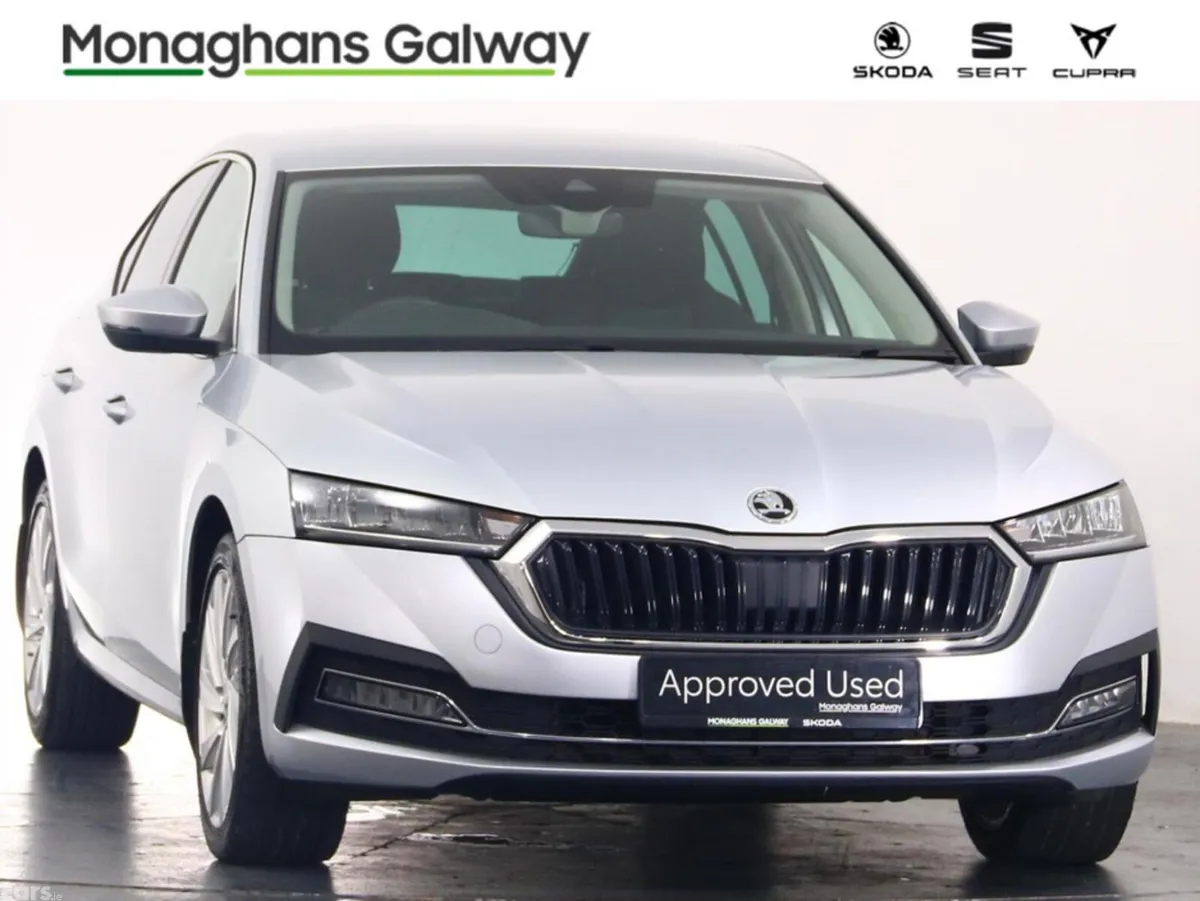 Skoda Octavia Hatchback, Diesel, 2022, Grey