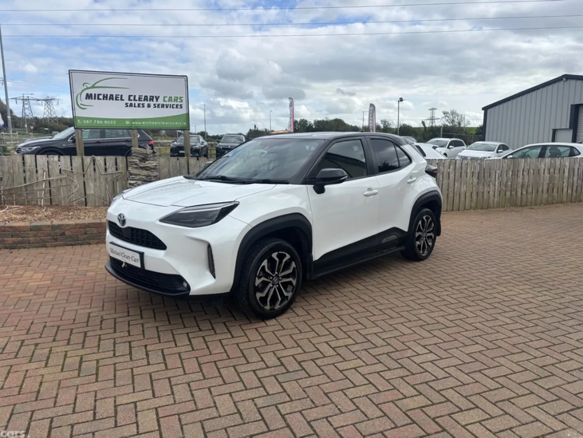 Toyota Yaris Cross Hatchback, Petrol Hybrid, 2023, White