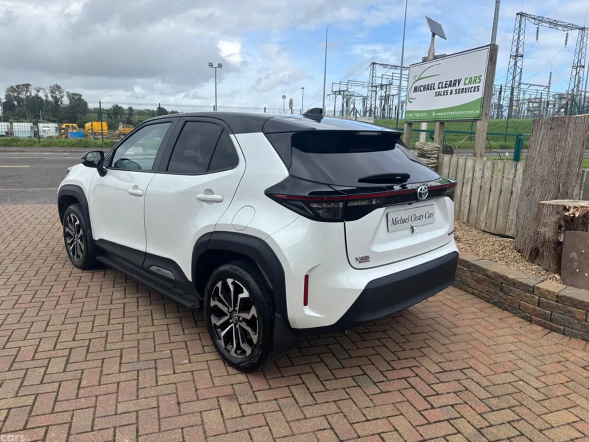 Toyota Yaris Cross Hatchback, Petrol Hybrid, 2023, White