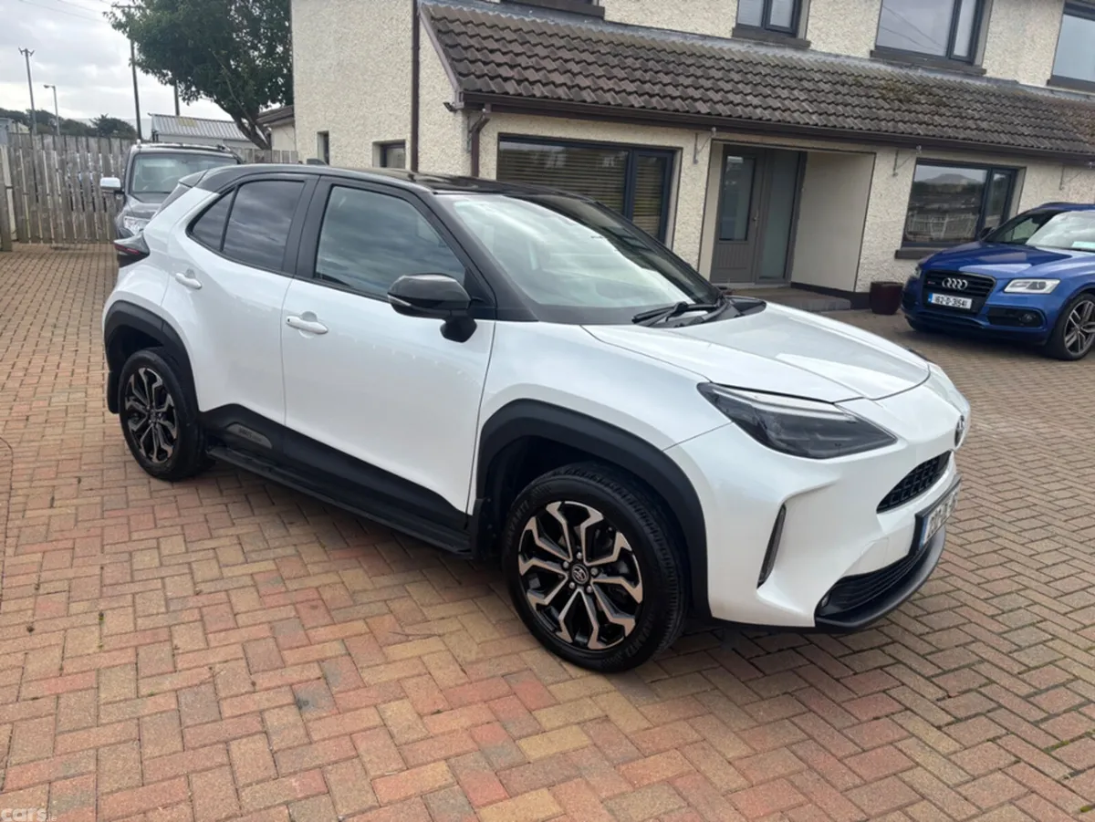 Toyota Yaris Cross Hatchback, Petrol Hybrid, 2023, White