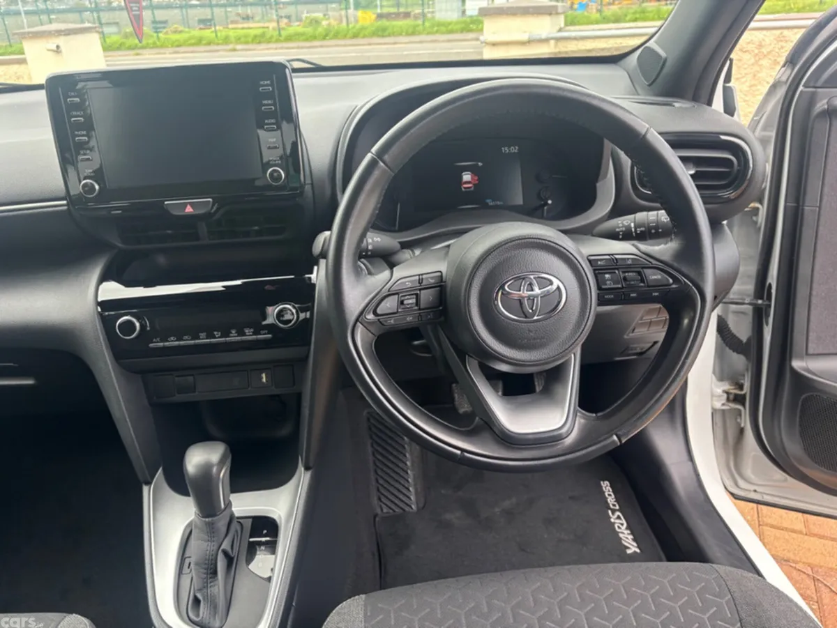 Toyota Yaris Cross Hatchback, Petrol Hybrid, 2023, White