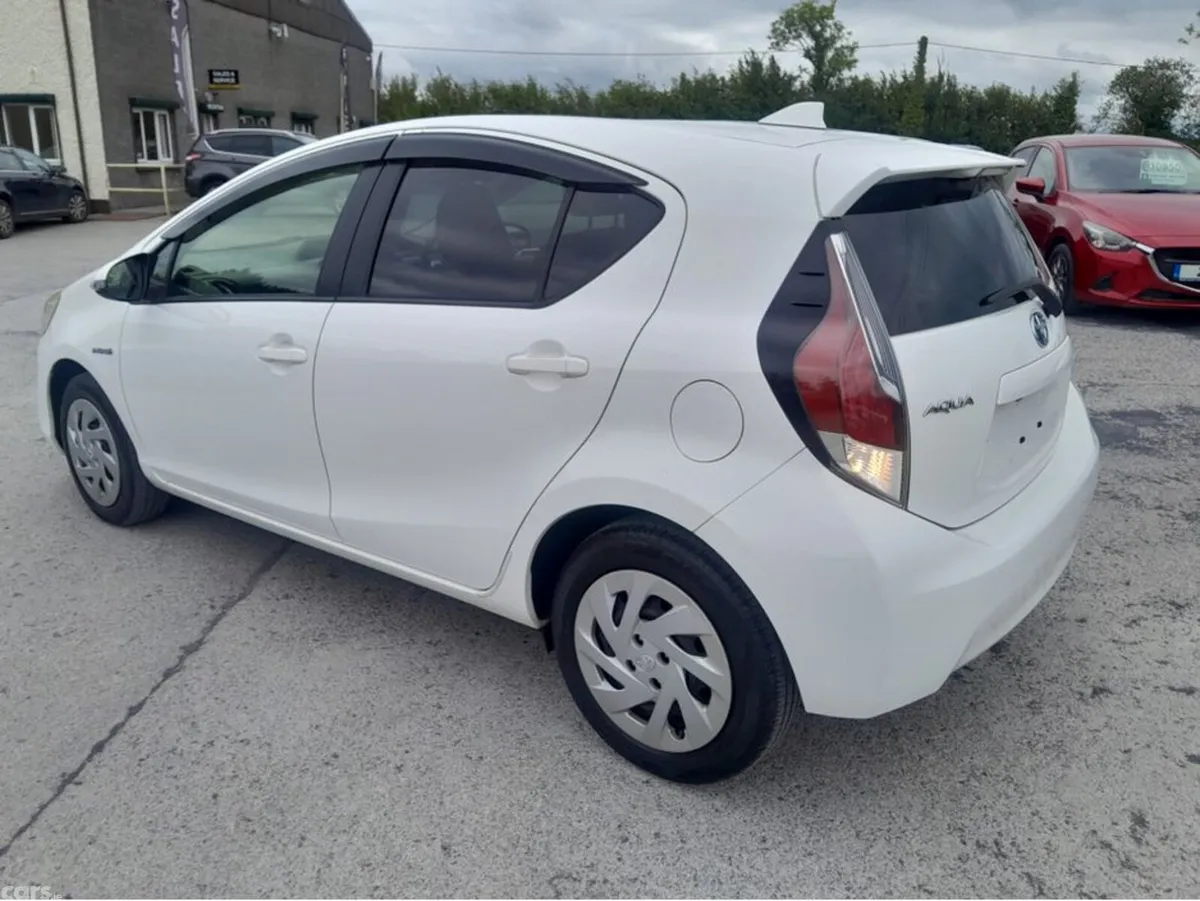 Toyota Aqua Hatchback, Petrol Hybrid, 2016, White