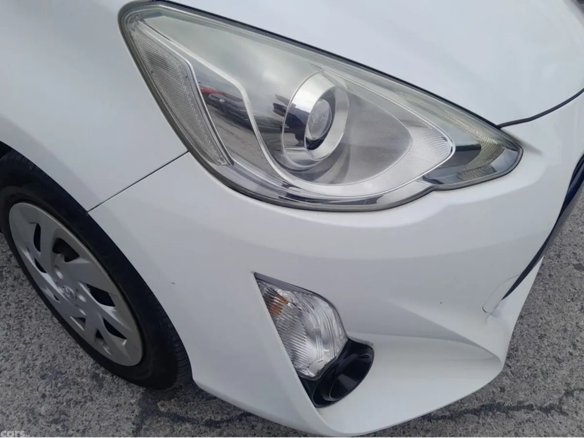 Toyota Aqua Hatchback, Petrol Hybrid, 2016, White