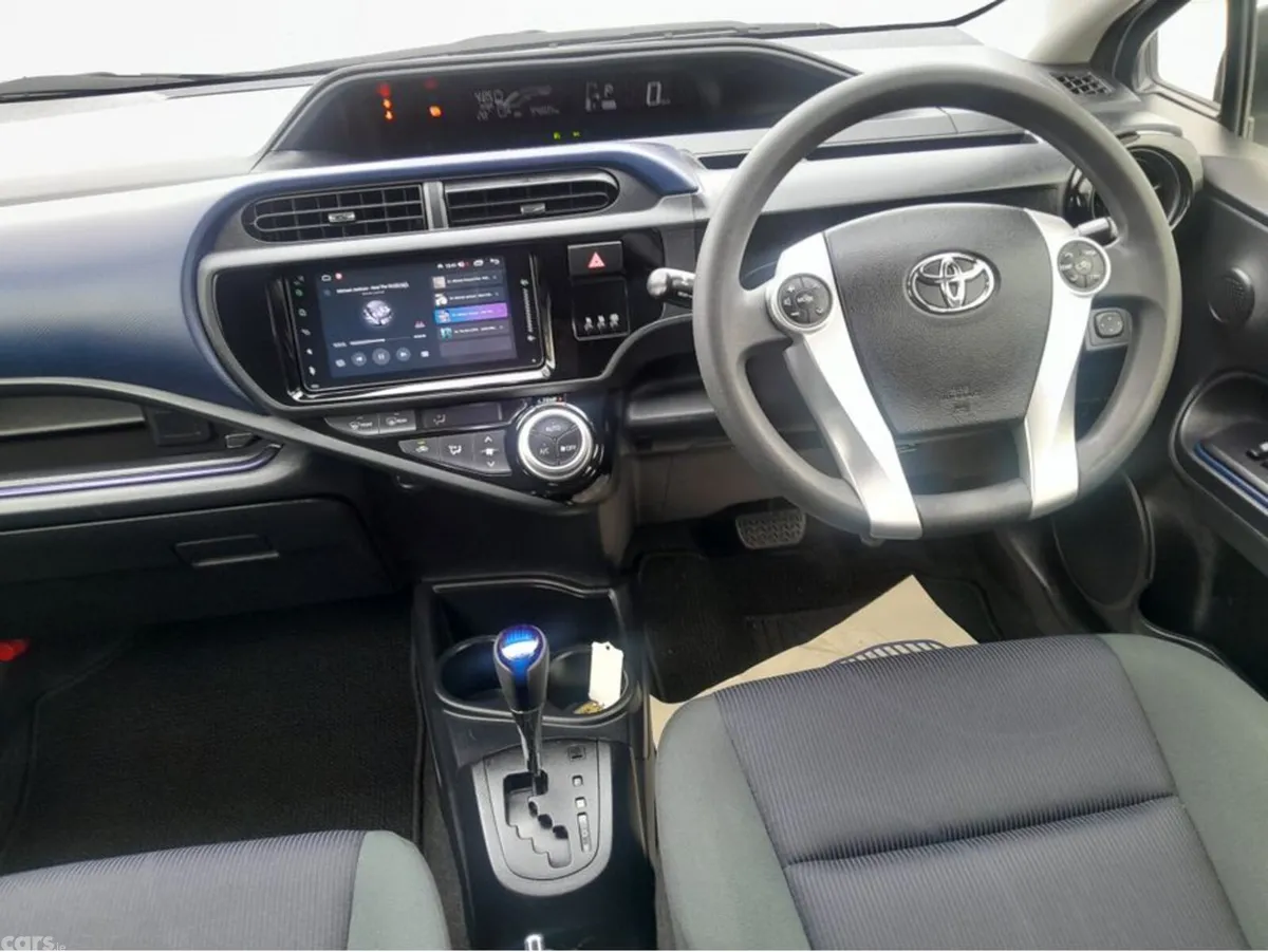 Toyota Aqua Hatchback, Petrol Hybrid, 2016, White