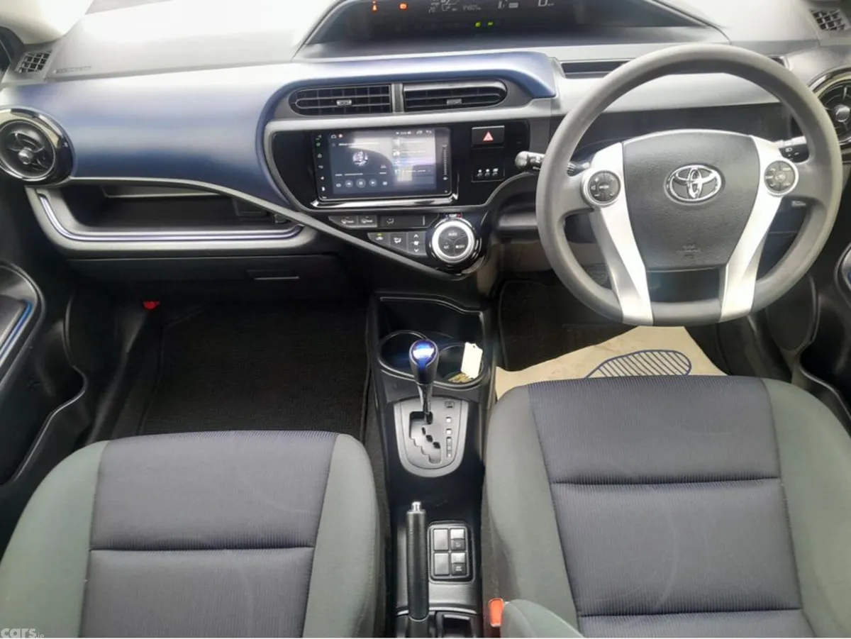 Toyota Aqua Hatchback, Petrol Hybrid, 2016, White