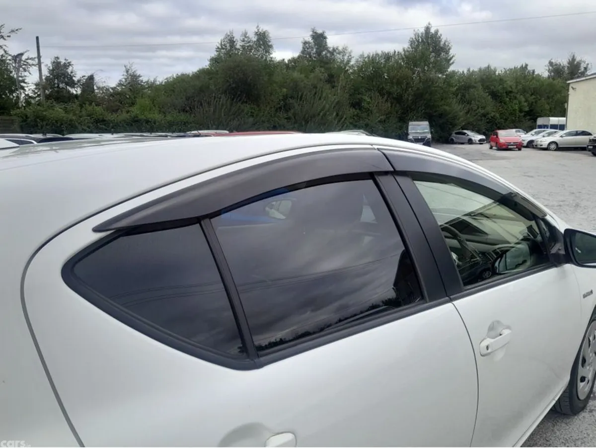Toyota Aqua Hatchback, Petrol Hybrid, 2016, White