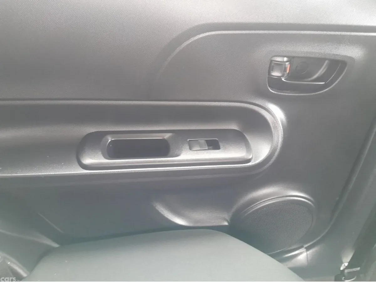 Toyota Aqua Hatchback, Petrol Hybrid, 2016, White