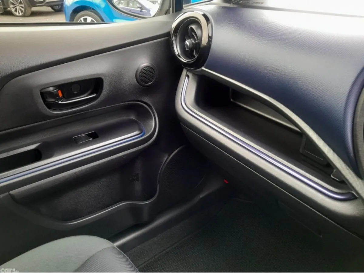 Toyota Aqua Hatchback, Petrol Hybrid, 2016, White
