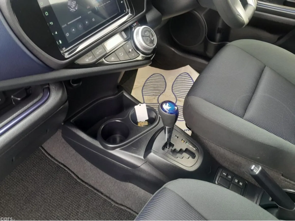 Toyota Aqua Hatchback, Petrol Hybrid, 2016, White