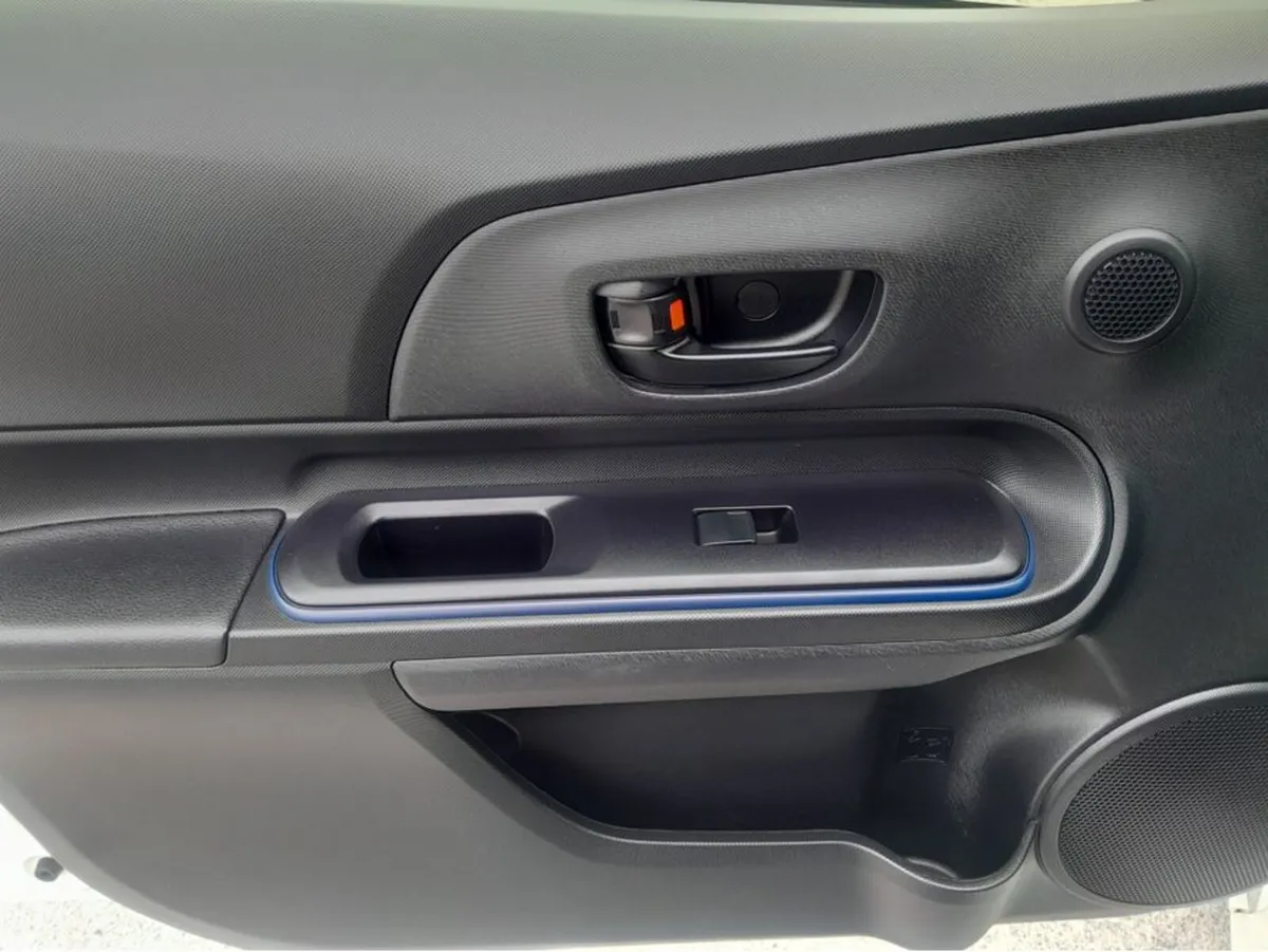 Toyota Aqua Hatchback, Petrol Hybrid, 2016, White
