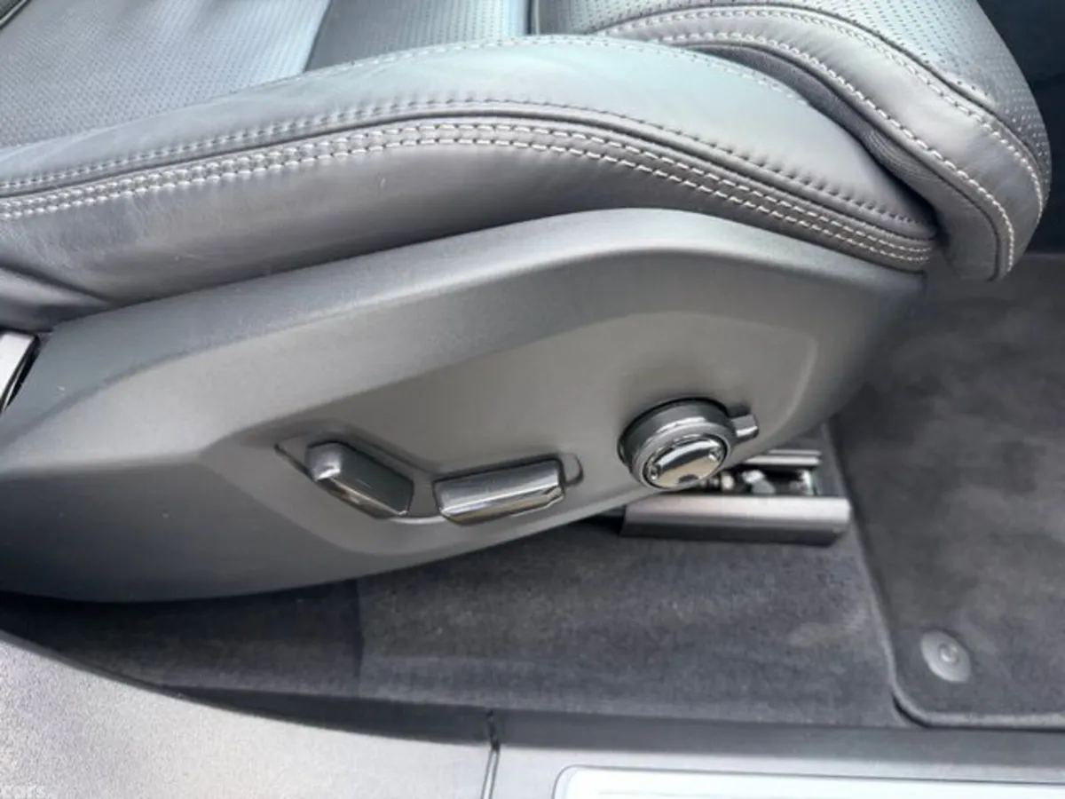 Volvo XC90 SUV, Petrol Plug-in Hybrid, 2026, Black