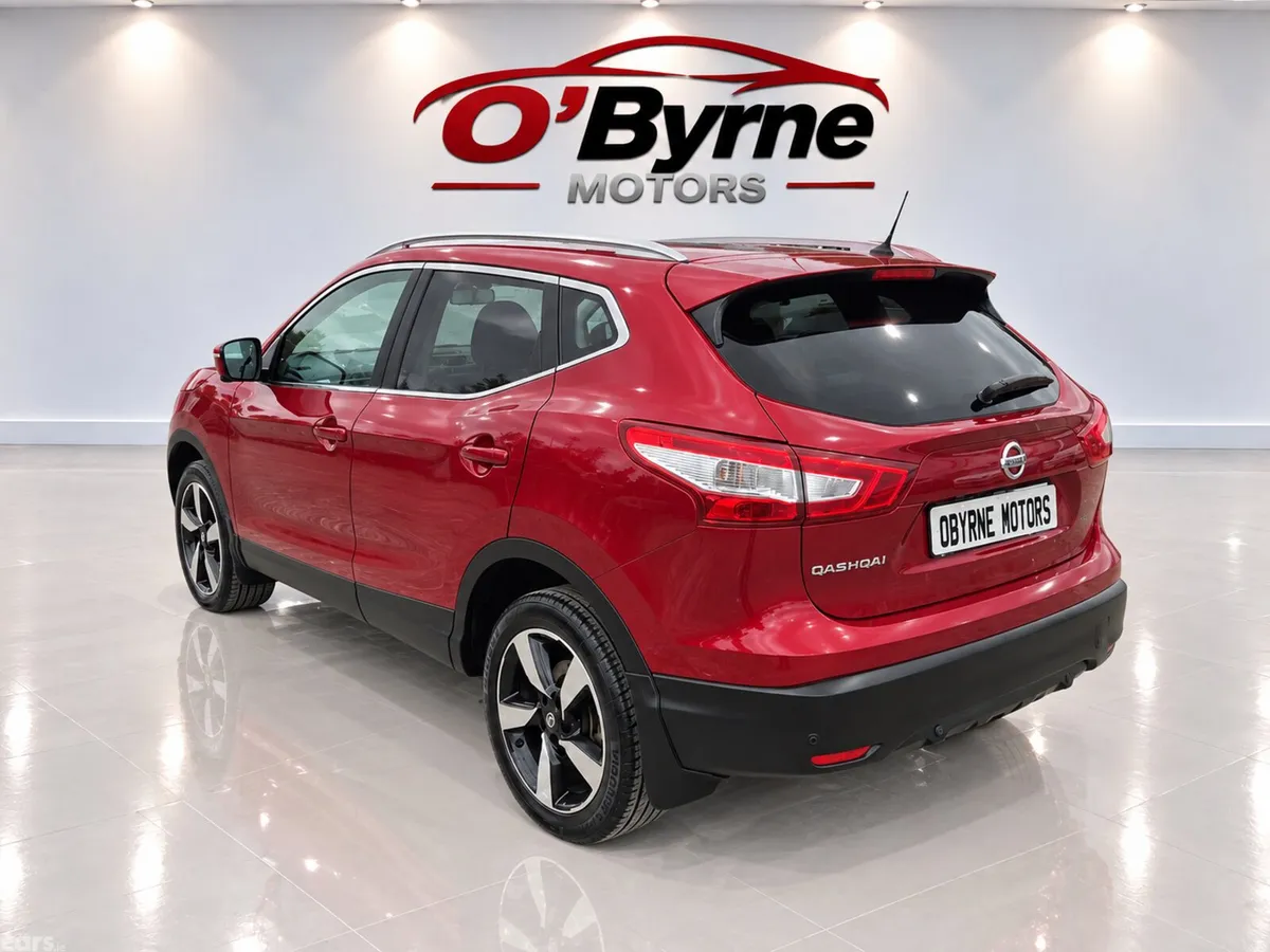 Nissan Qashqai SUV, Diesel, 2017, Red