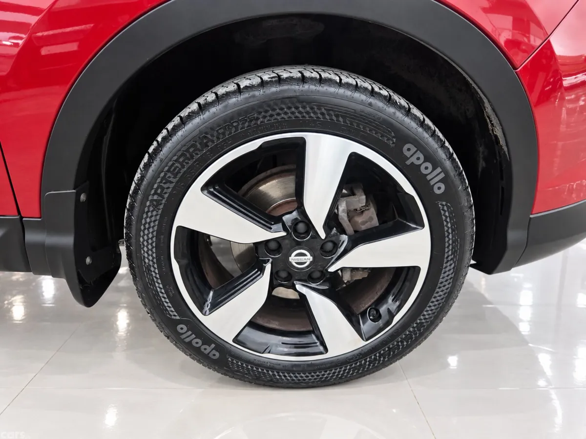 Nissan Qashqai SUV, Diesel, 2017, Red