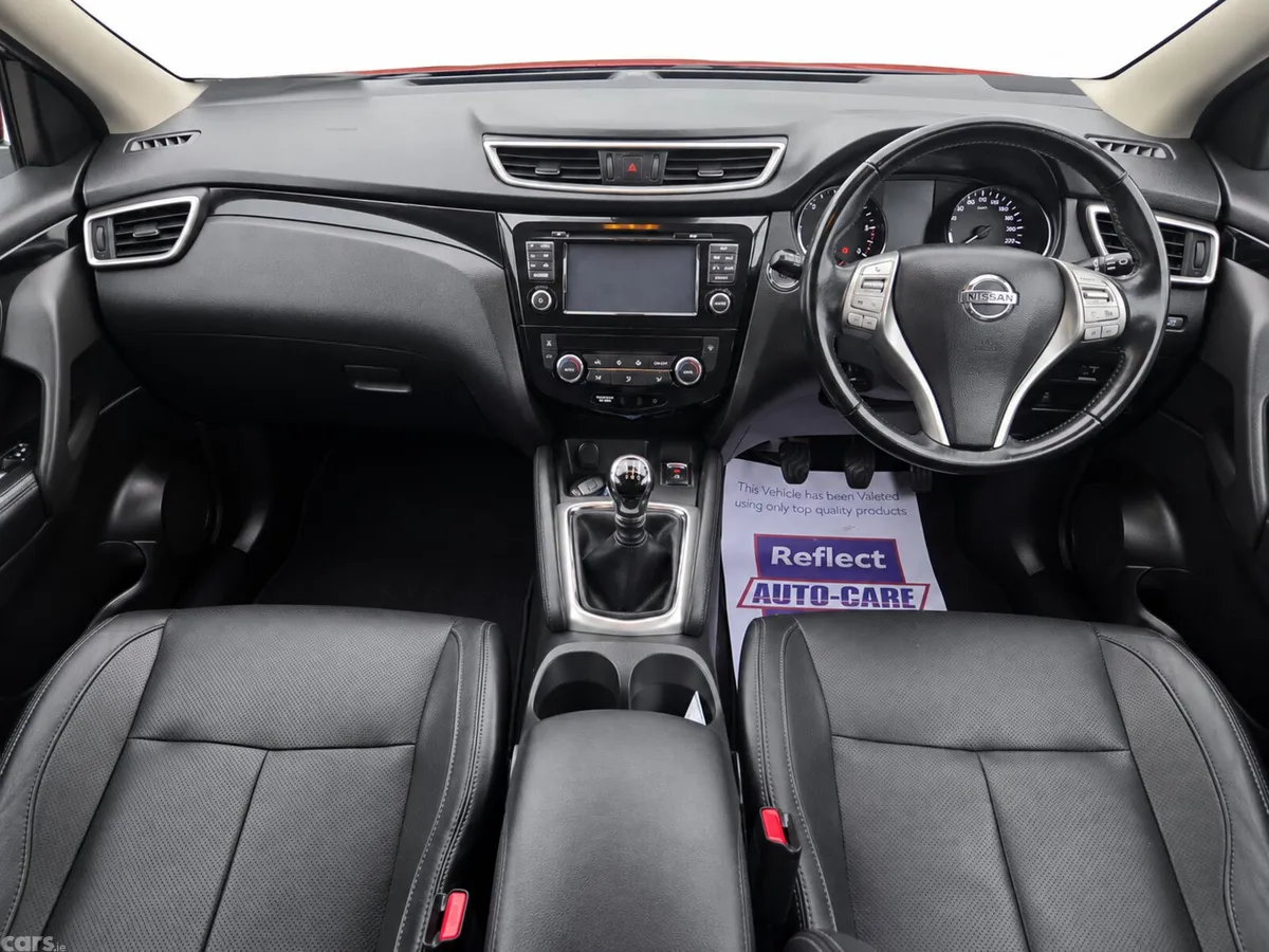Nissan Qashqai SUV, Diesel, 2017, Red