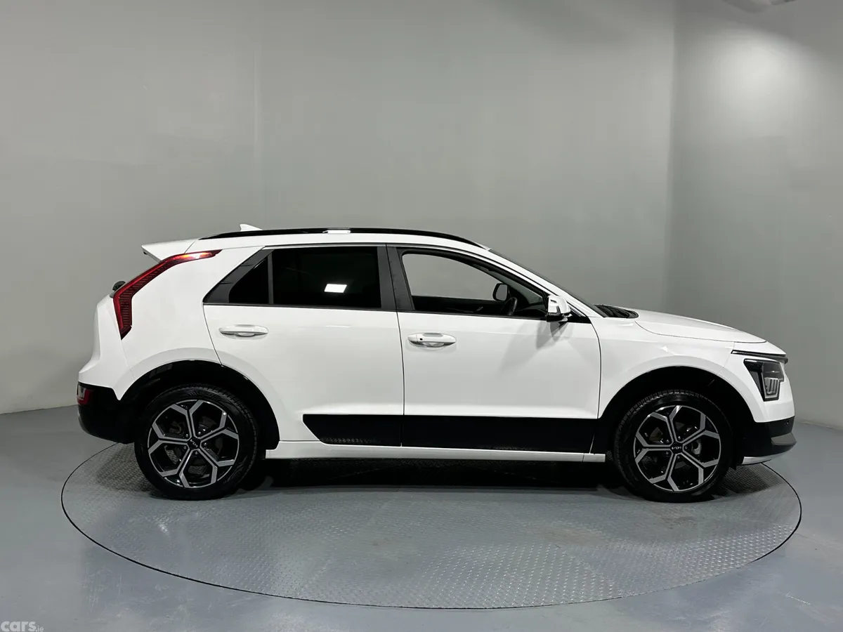 Kia Niro SUV, Petrol Hybrid, 2024, White