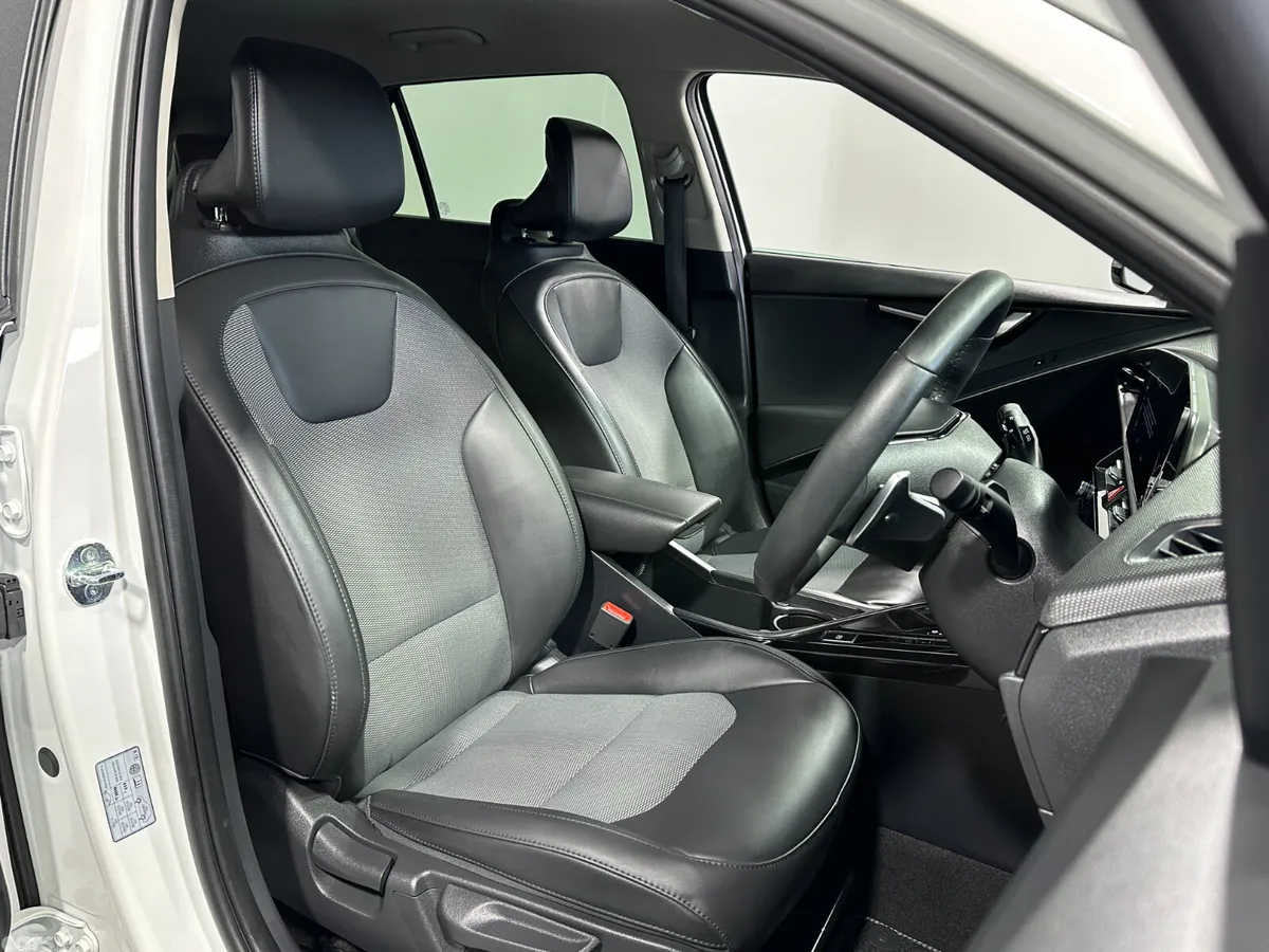 Kia Niro SUV, Petrol Hybrid, 2024, White