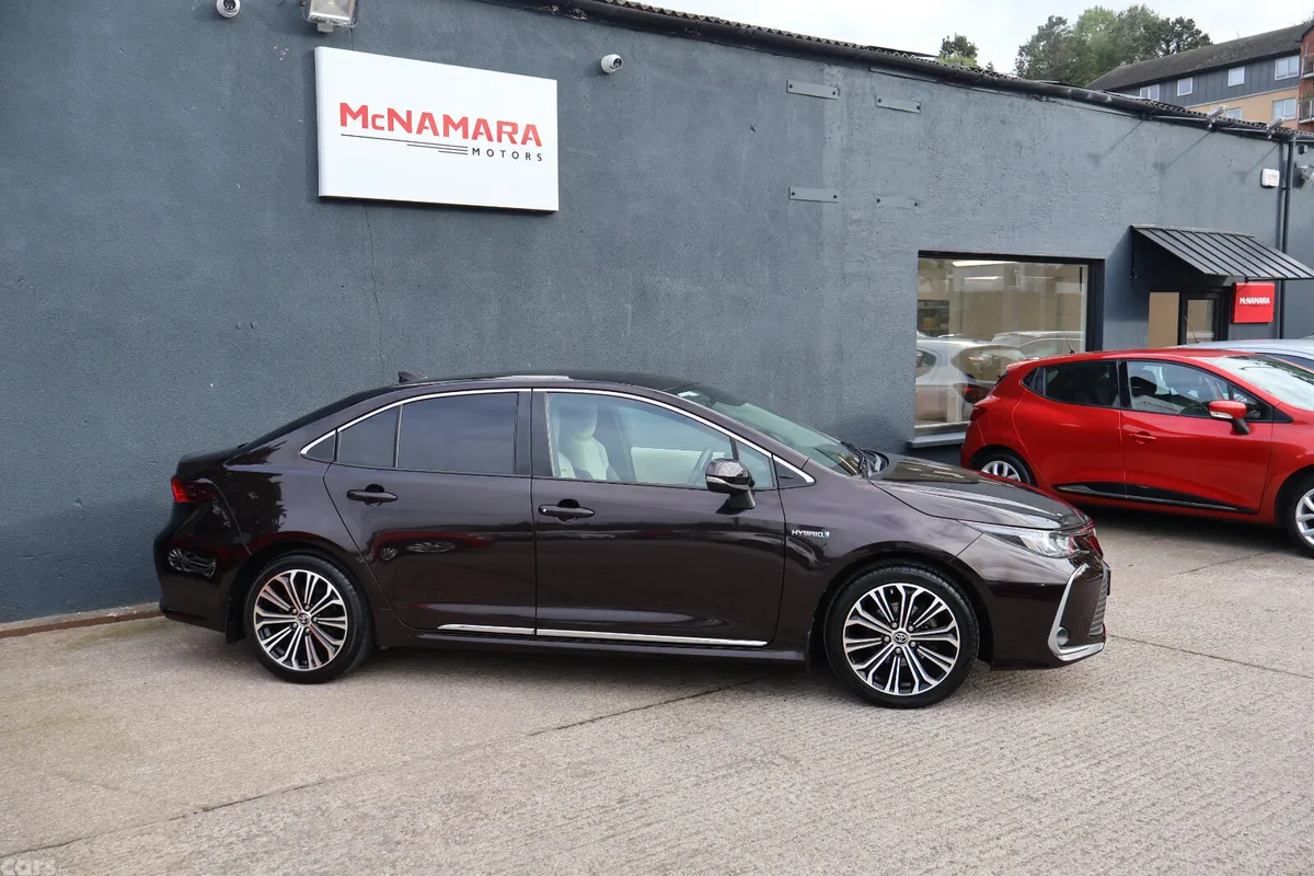 Toyota Corolla Saloon, Petrol Hybrid, 2019, Brown