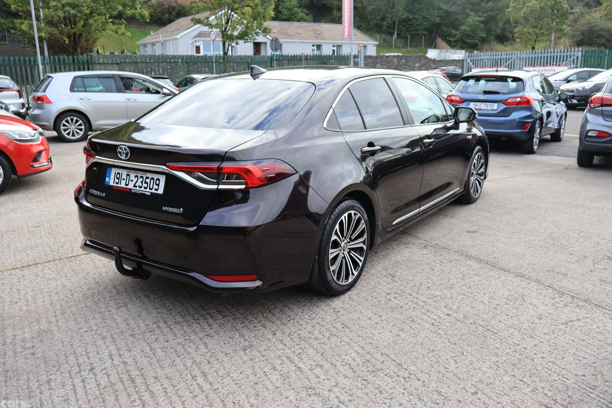 Toyota Corolla Saloon, Petrol Hybrid, 2019, Brown