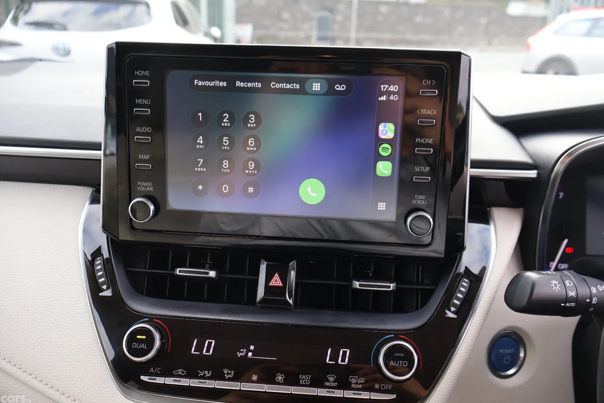 Toyota Corolla Saloon, Petrol Hybrid, 2019, Brown