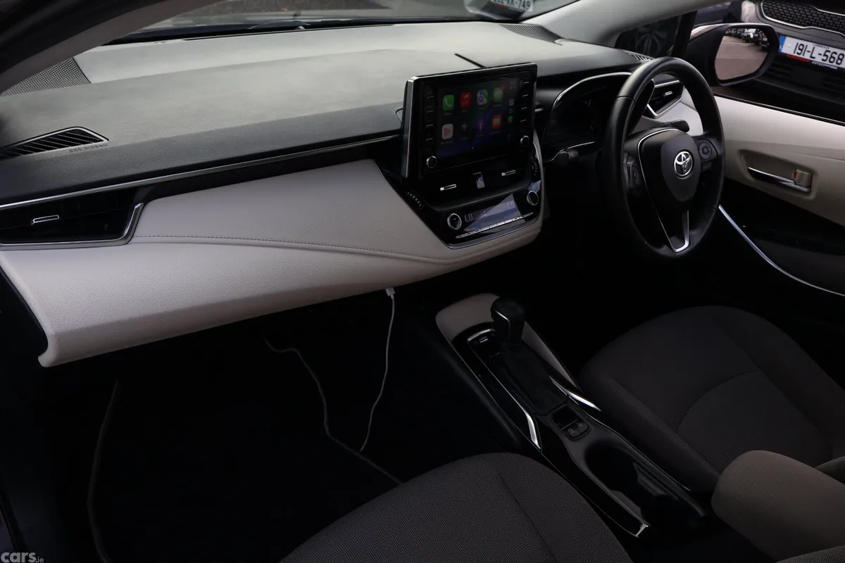 Toyota Corolla Saloon, Petrol Hybrid, 2019, Brown