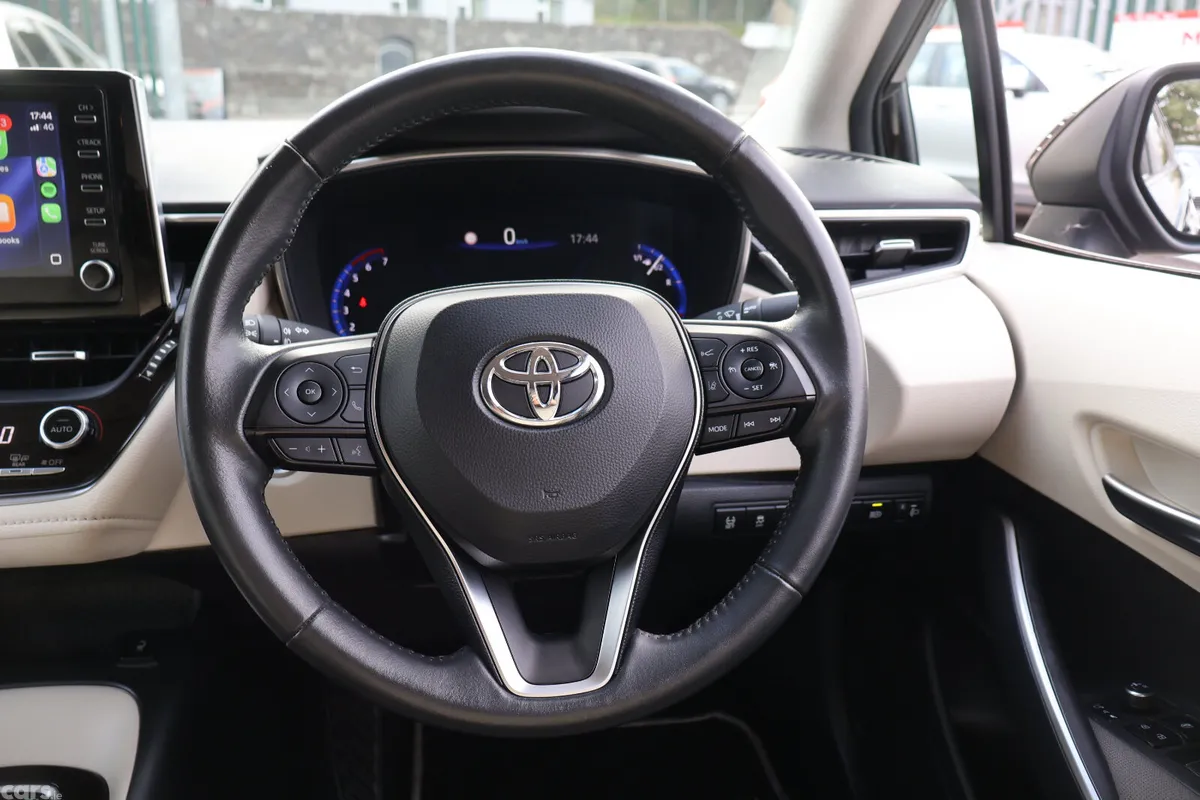 Toyota Corolla Saloon, Petrol Hybrid, 2019, Brown