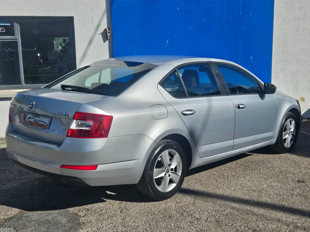 Skoda Octavia Saloon, Diesel, 2014, Silver
