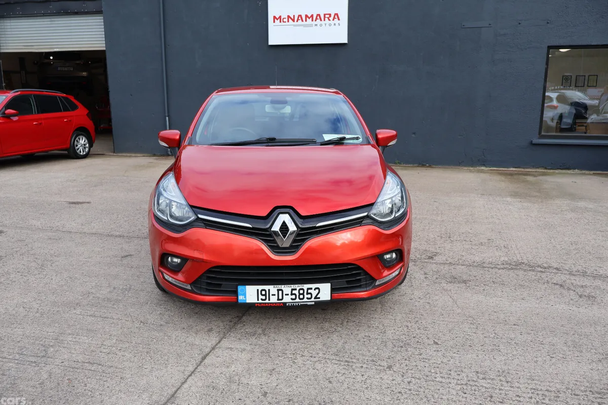 Renault Clio Hatchback, Petrol, 2019, Red