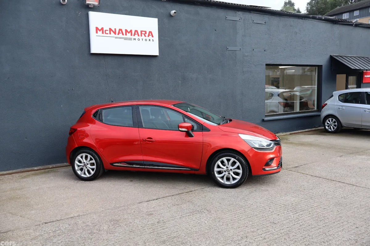 Renault Clio Hatchback, Petrol, 2019, Red