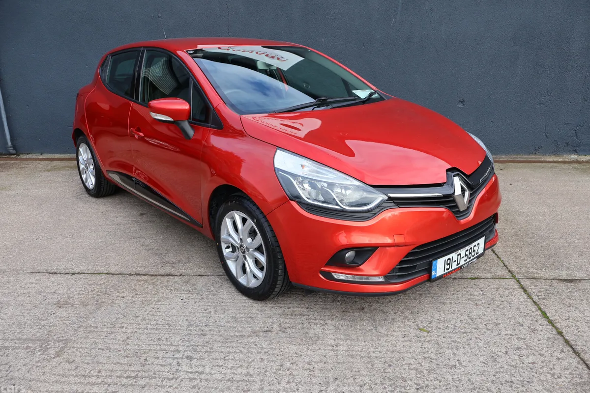 Renault Clio Hatchback, Petrol, 2019, Red