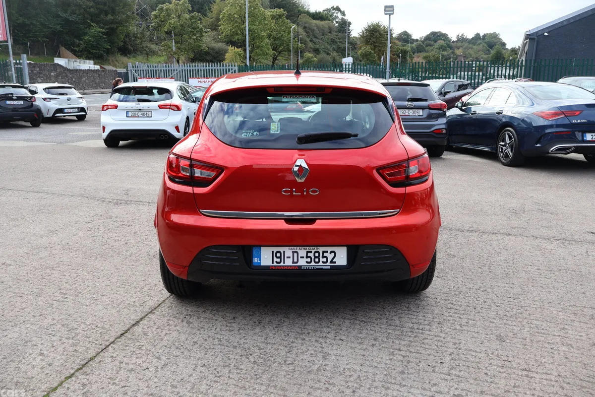 Renault Clio Hatchback, Petrol, 2019, Red