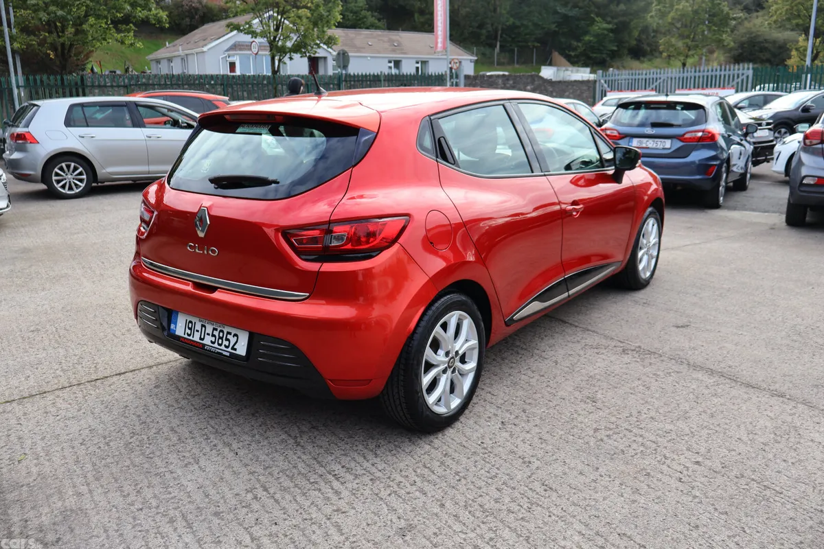 Renault Clio Hatchback, Petrol, 2019, Red